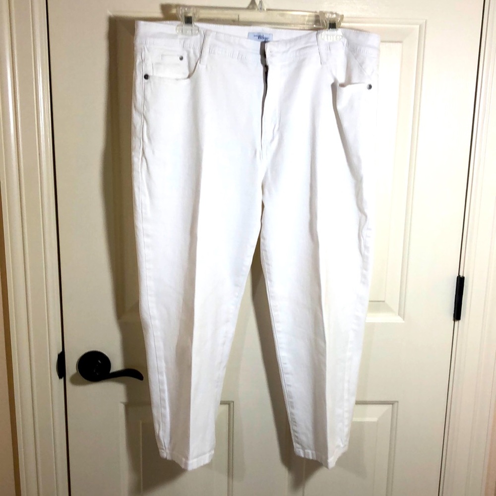 Indigo soft white capris size 16